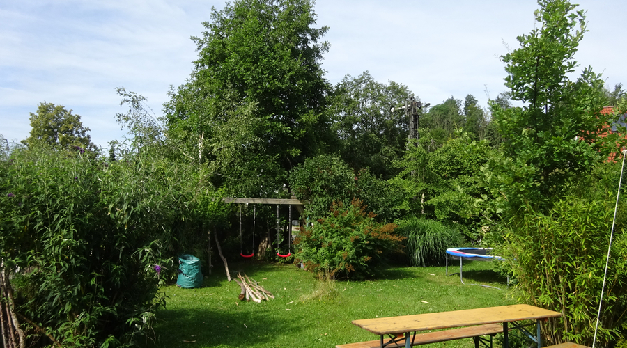 Ein Blick in den Naturgarten der Familie Modi/Kekeisen aus Woringen. Foto: Landratsamt Unterallgäu